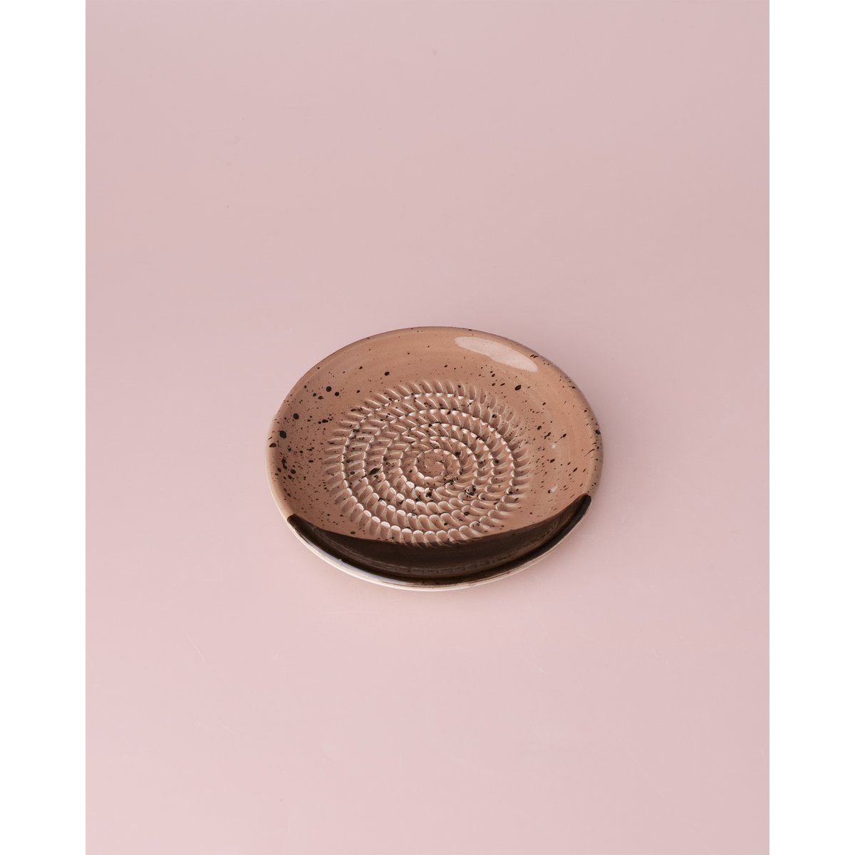 Small Ceramic Garlic Grater Plate – Ideal for Gifting / CHOCOLATE