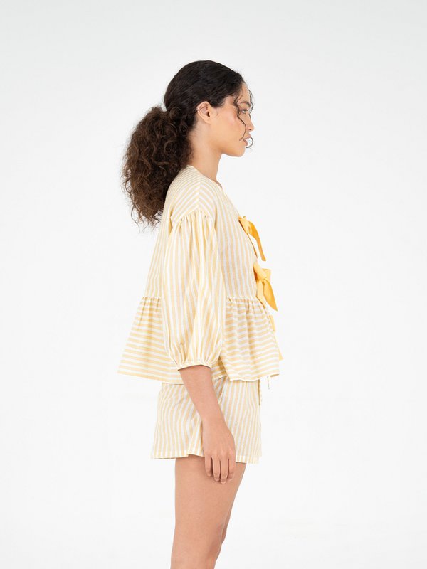 Gelb gestreiftes Spirit-Top