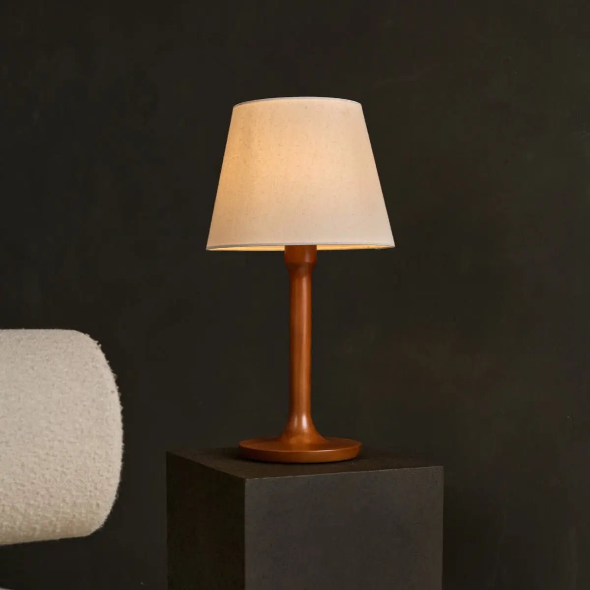 Lámpara Nova de madera marrón castaño