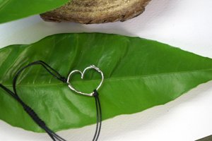 Von der Natur inspiriertes Jasmin-Armband, Herzzweig-Design (verstellbares Silber)