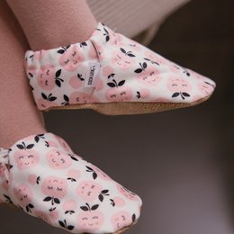 Buty dla niemowląt - jabłko