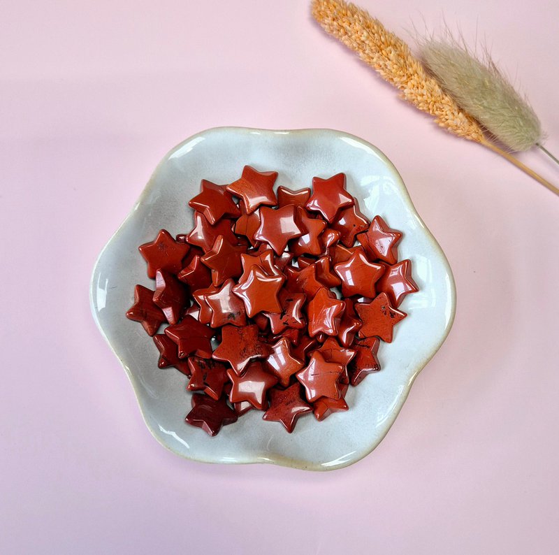 Gemstone red jasper mini star (1.5 cm)