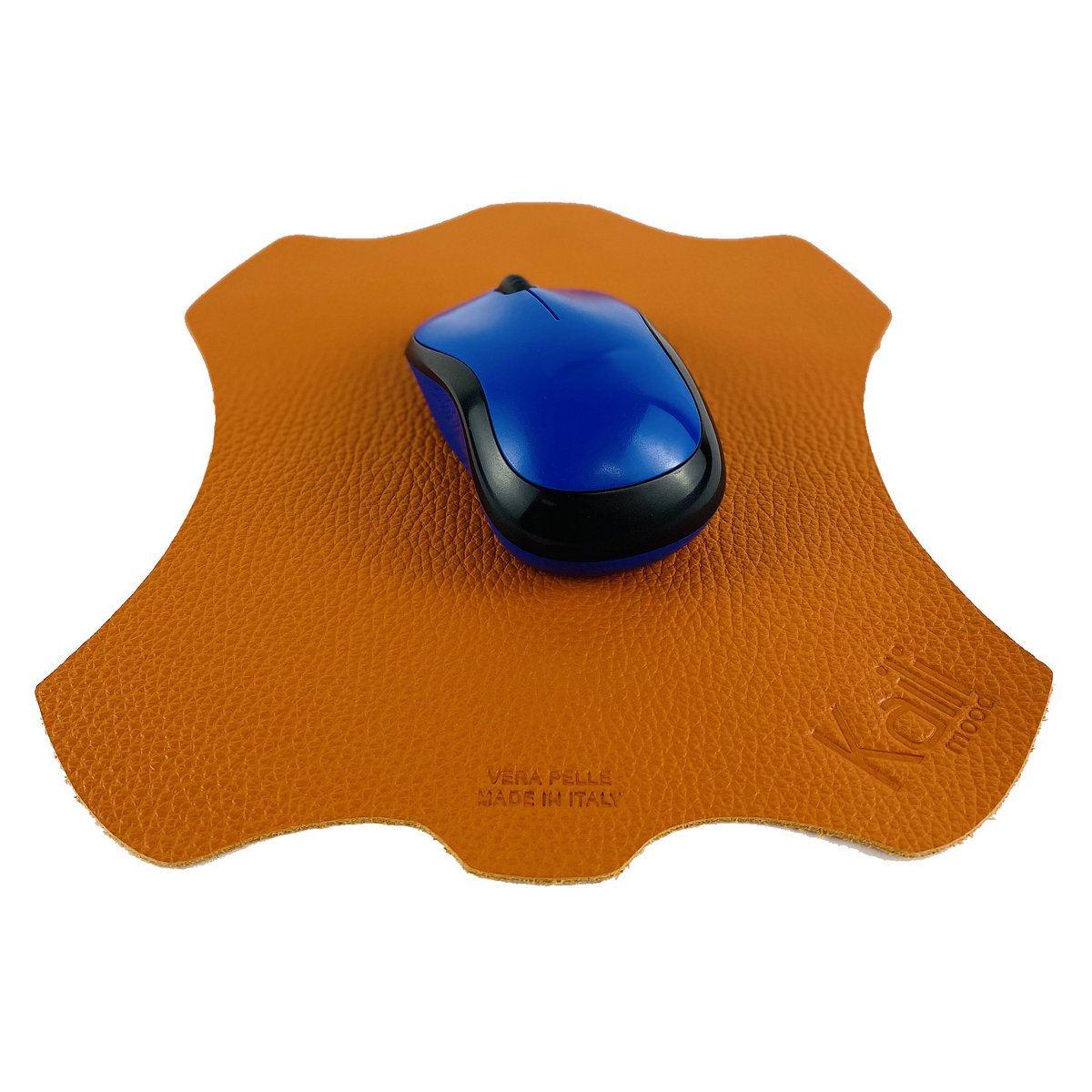 K0001LB | Hergestellt in Italien. Mauspad aus echtem Vollnarbenleder, Dollar-Maserung – Farbe Orange – Maße: 20 x 23 cm – Verpackung: TNT-Schlauchbeutel
