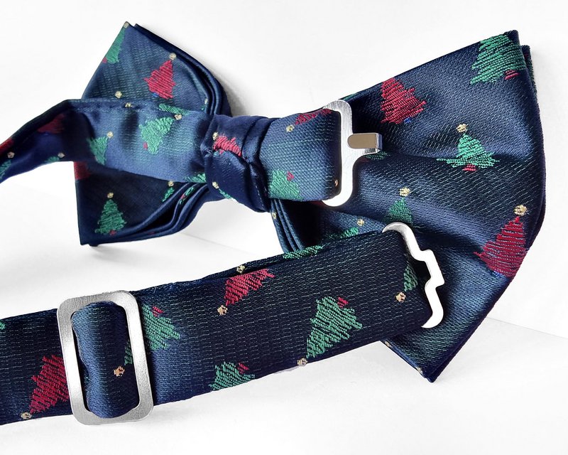Vlinderdas - Blauw met rode en groene kerstbomen
