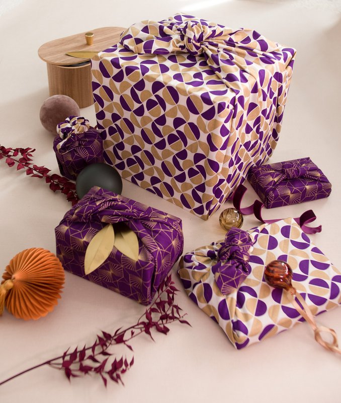 Confezione regalo Furoshiki Confezione regalo in tessuto con lune dorate e diamanti prugna - Doppia faccia (reversibile)