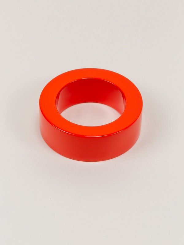 Wide round orange lacquered bracelet with straight edge