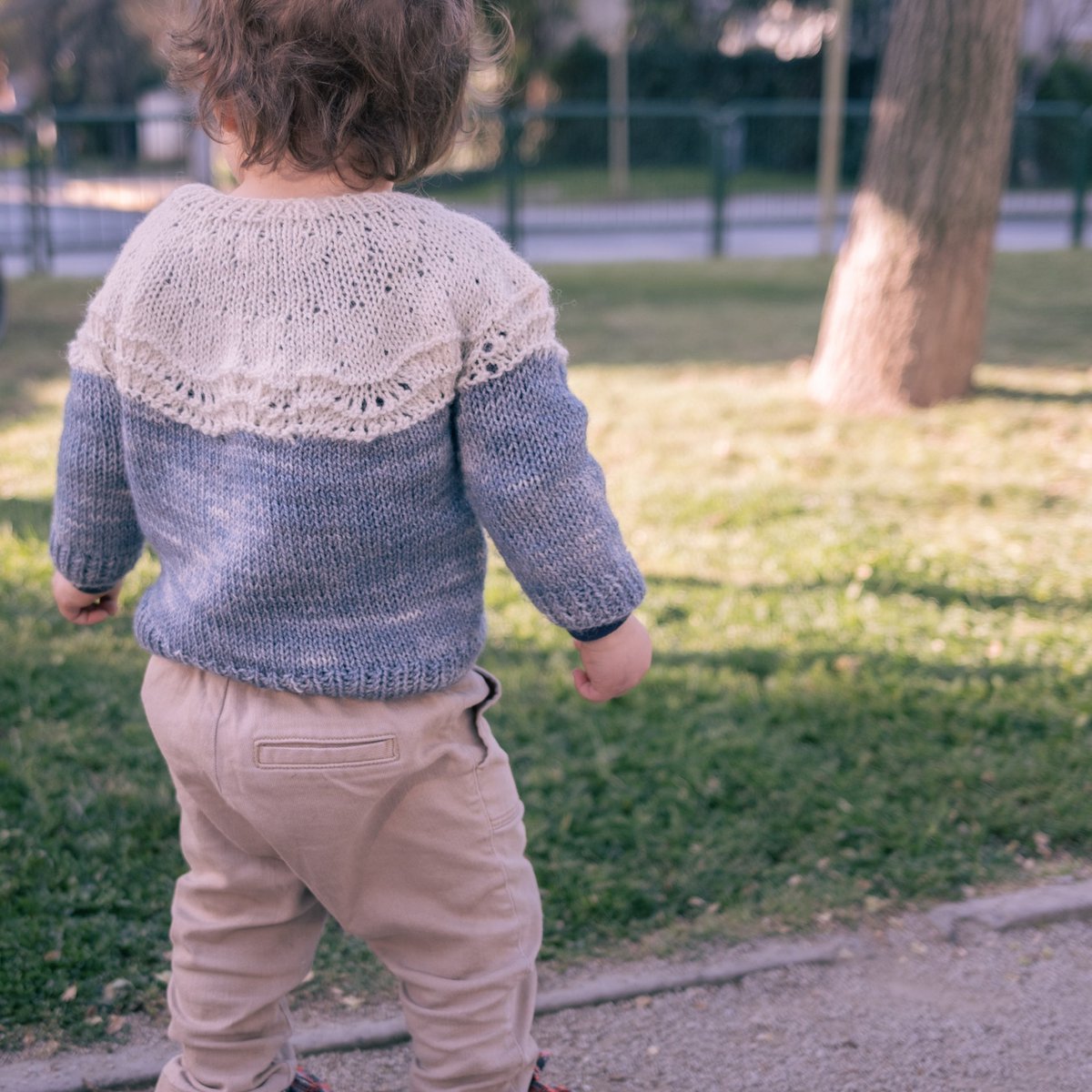 Two-tone pullover