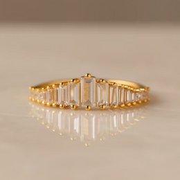 Overgang Eternity Rings med smaragdskårne sten
