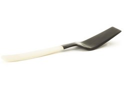 Black horn pie shovel with bone handle