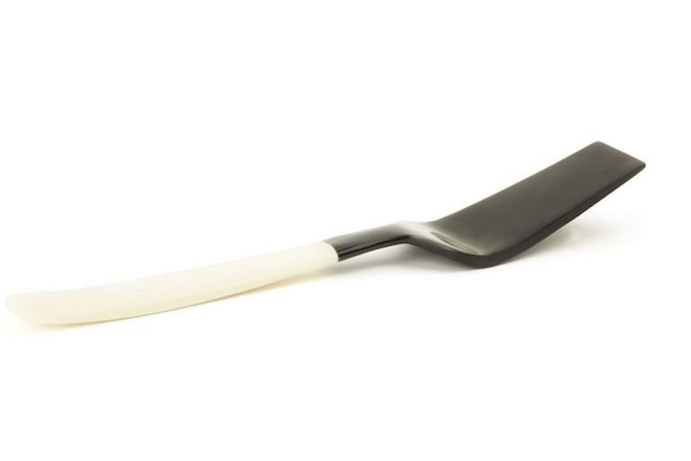 Black horn pie shovel with bone handle