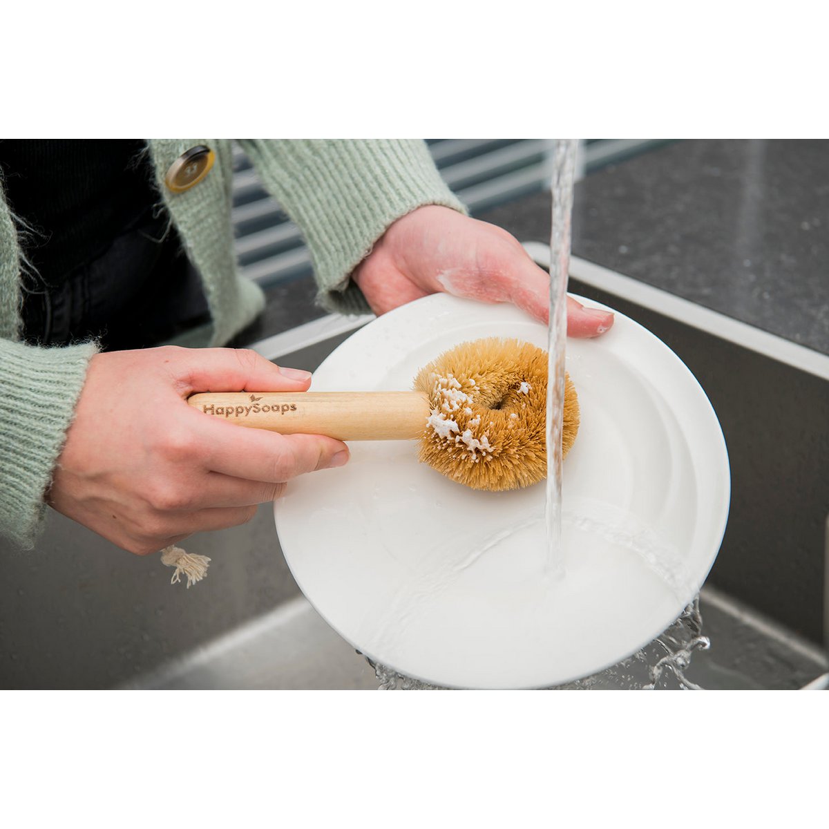 Plastic -free dishwashing brush