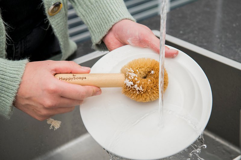 Plastic -free dishwashing brush