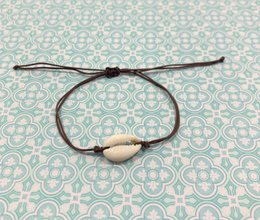 Cowry bracelet dark brown