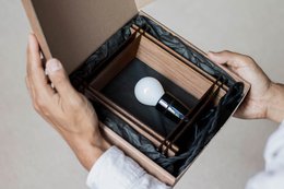 Hashtag LAMP No. 1 vierkante walnoot – Minimalistische dimbare tafellamp – Kerstcadeau
