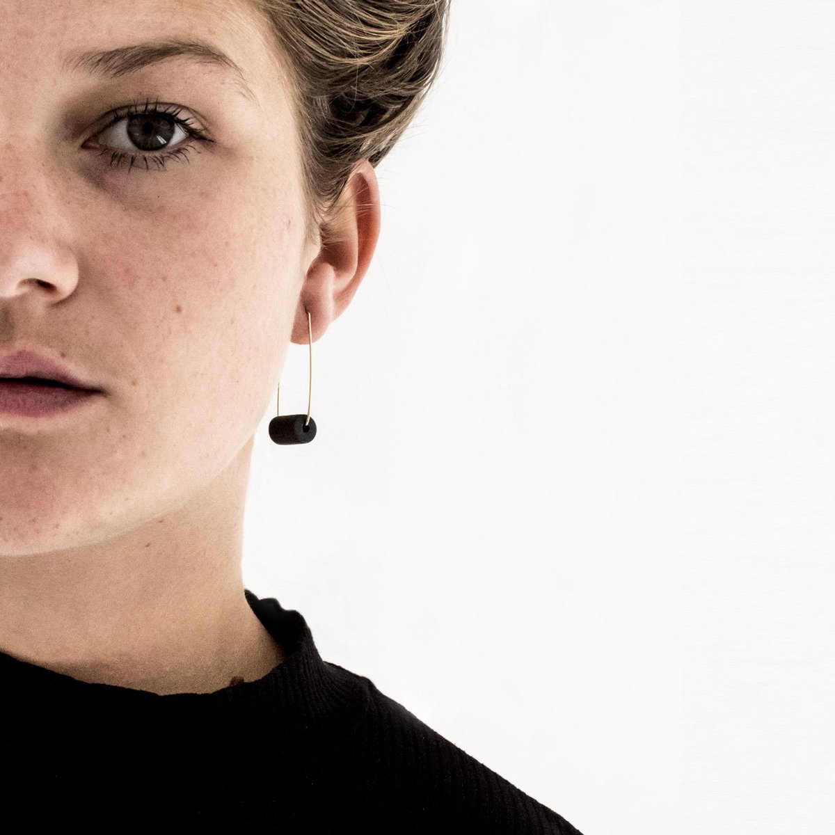 Boucles d'oreilles rectangle en or - Perle noire