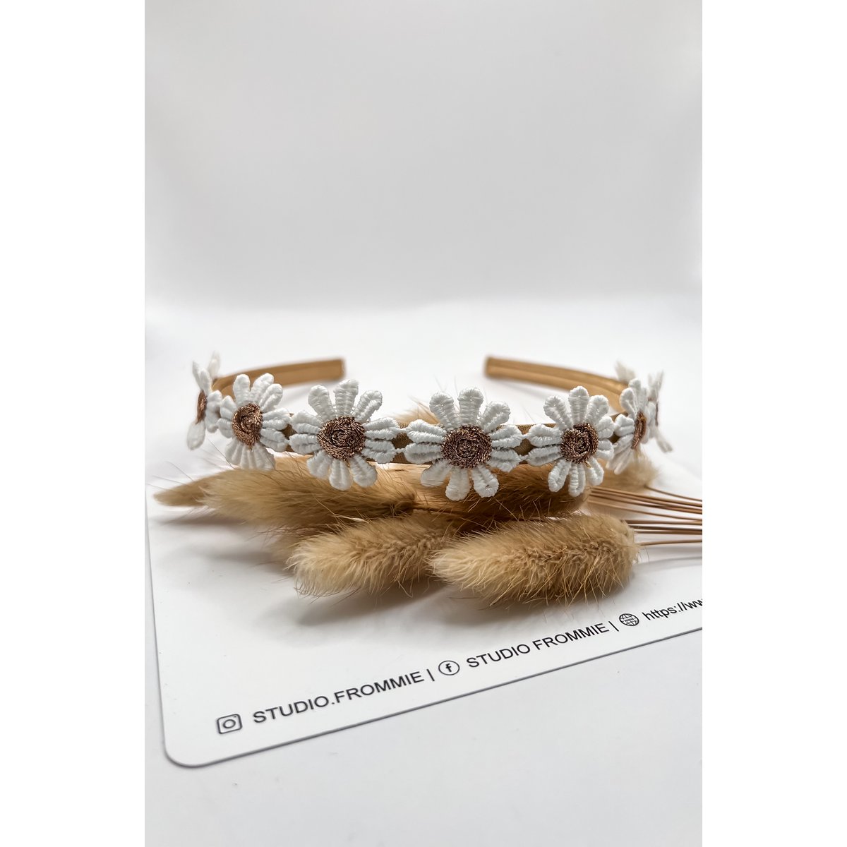 Diadem bronze flower