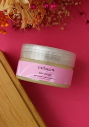 A face scrub with white clay, 50 ml in size, from the Éclat d'Argile brand. The product features a pink and white jar with a floral design.