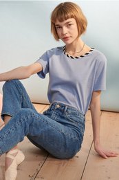 Balthasar t-shirt in lavendelblauw met gestreepte bies voor dames