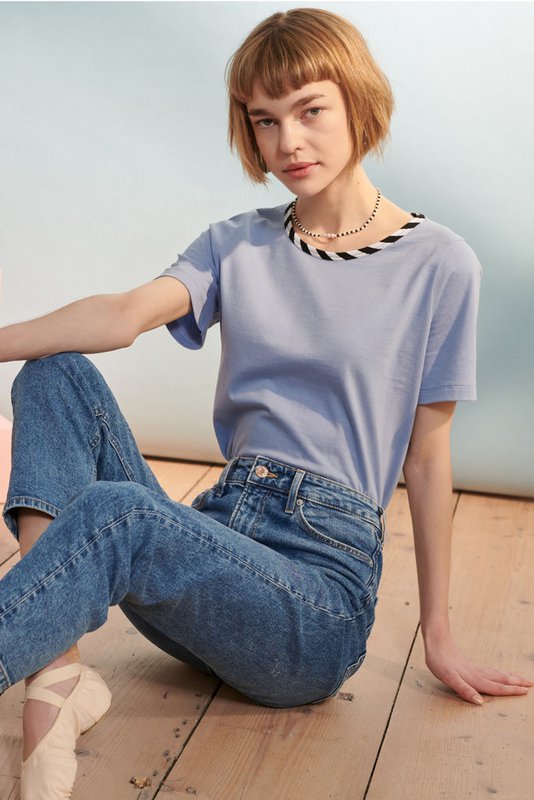 Balthasar t-shirt in lavendelblauw met gestreepte bies voor dames
