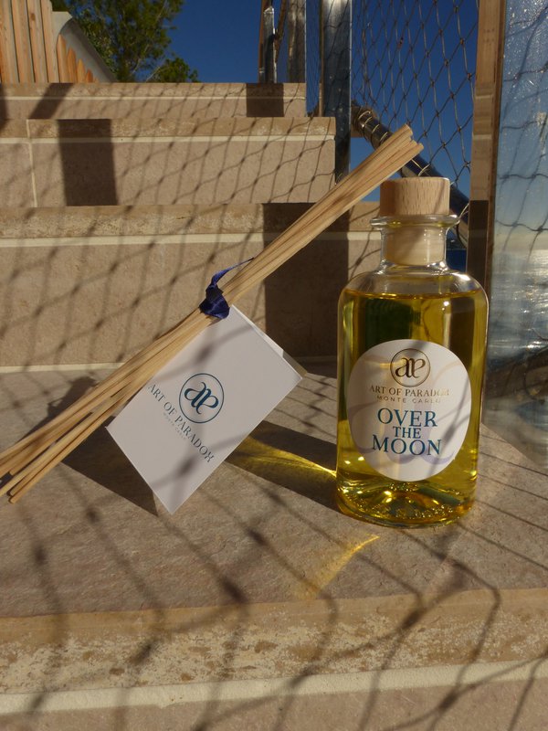 OVER THE MOON - REED DIFFUSER - 250 mL
