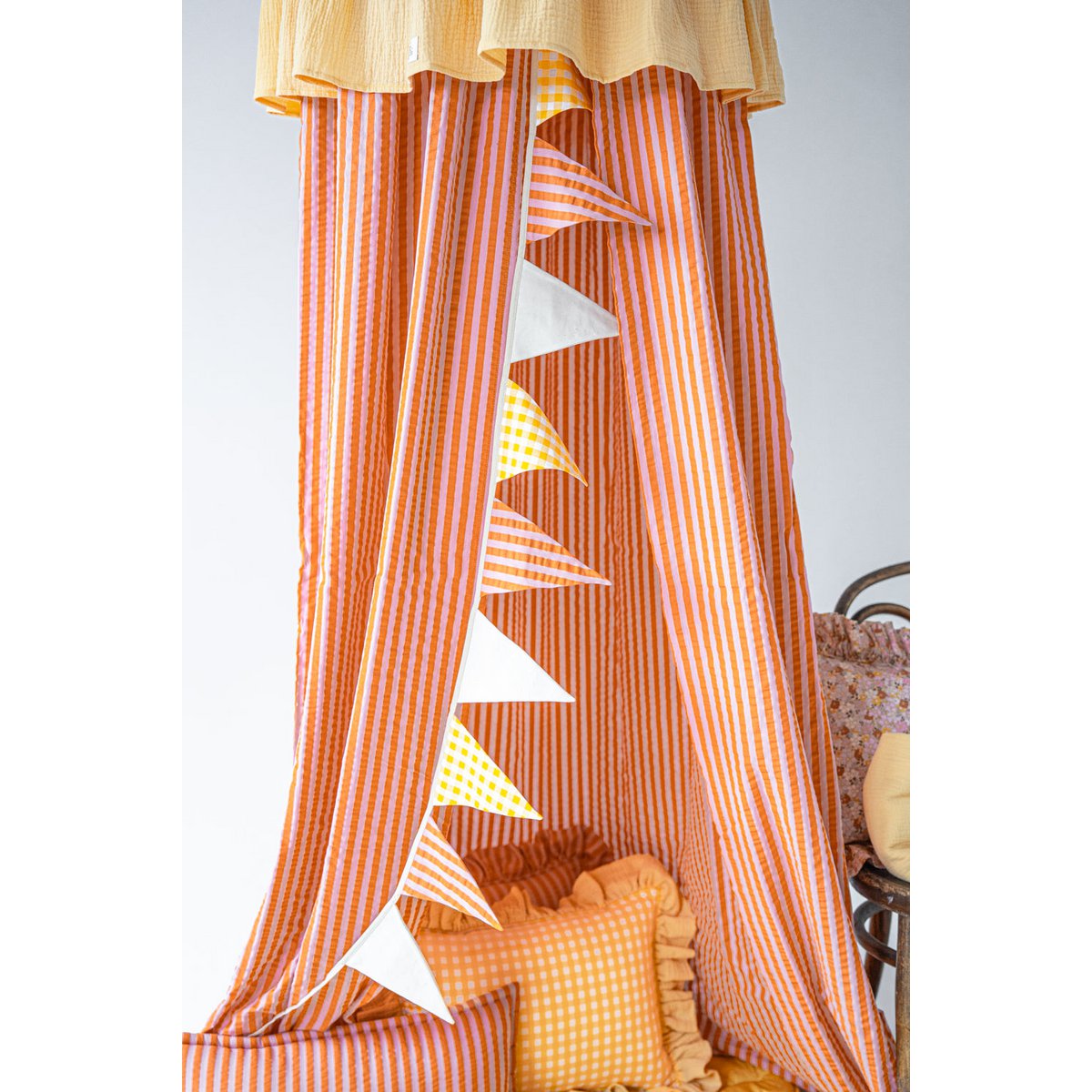 Dosel infantil con volante "naranja y rosa"