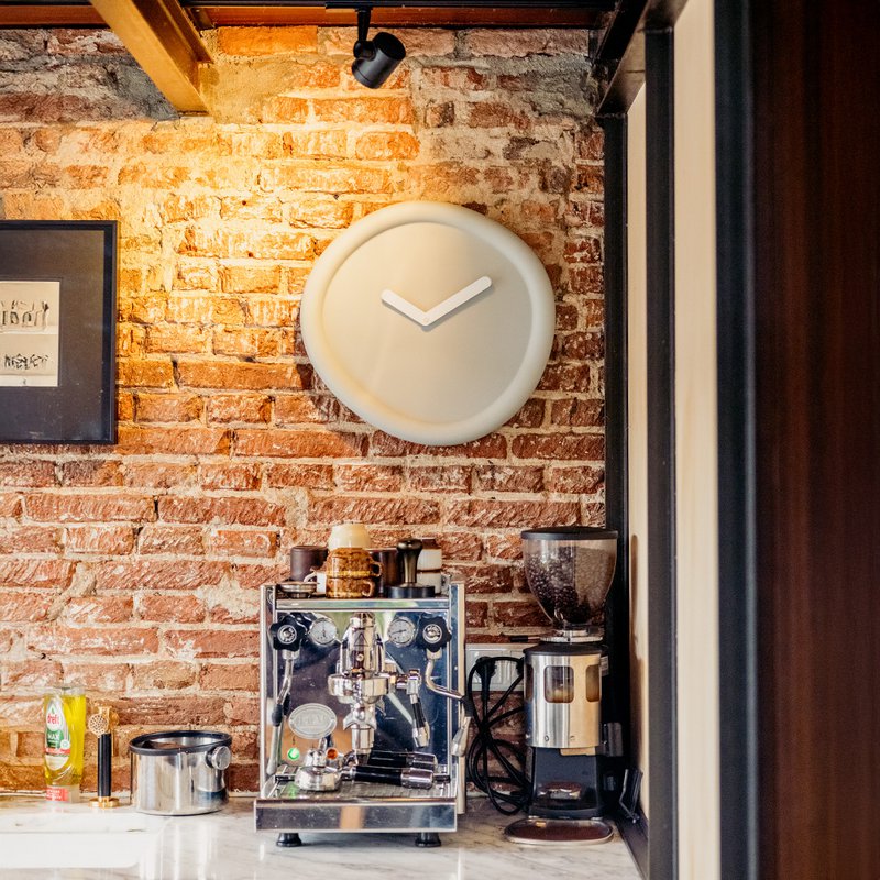 ROUND CLOCK