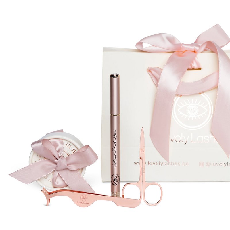 Lovely Lashes Deluxe Kit mit schwarzem Eyeliner