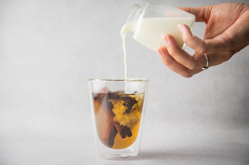 Varme og krydrede Chai-tepyramideposer