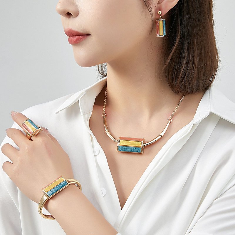 Collier Ayette