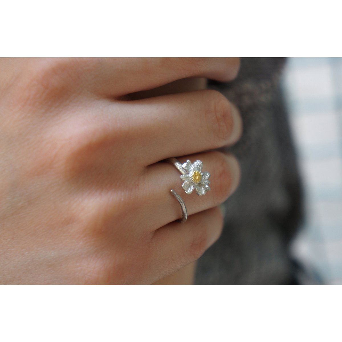 Anello ramo d'argento, gioielli in argento sterling, fascia di fiori di camomilla, regalo per lei, regalo di compleanno per le donne, gioielli fatti a mano