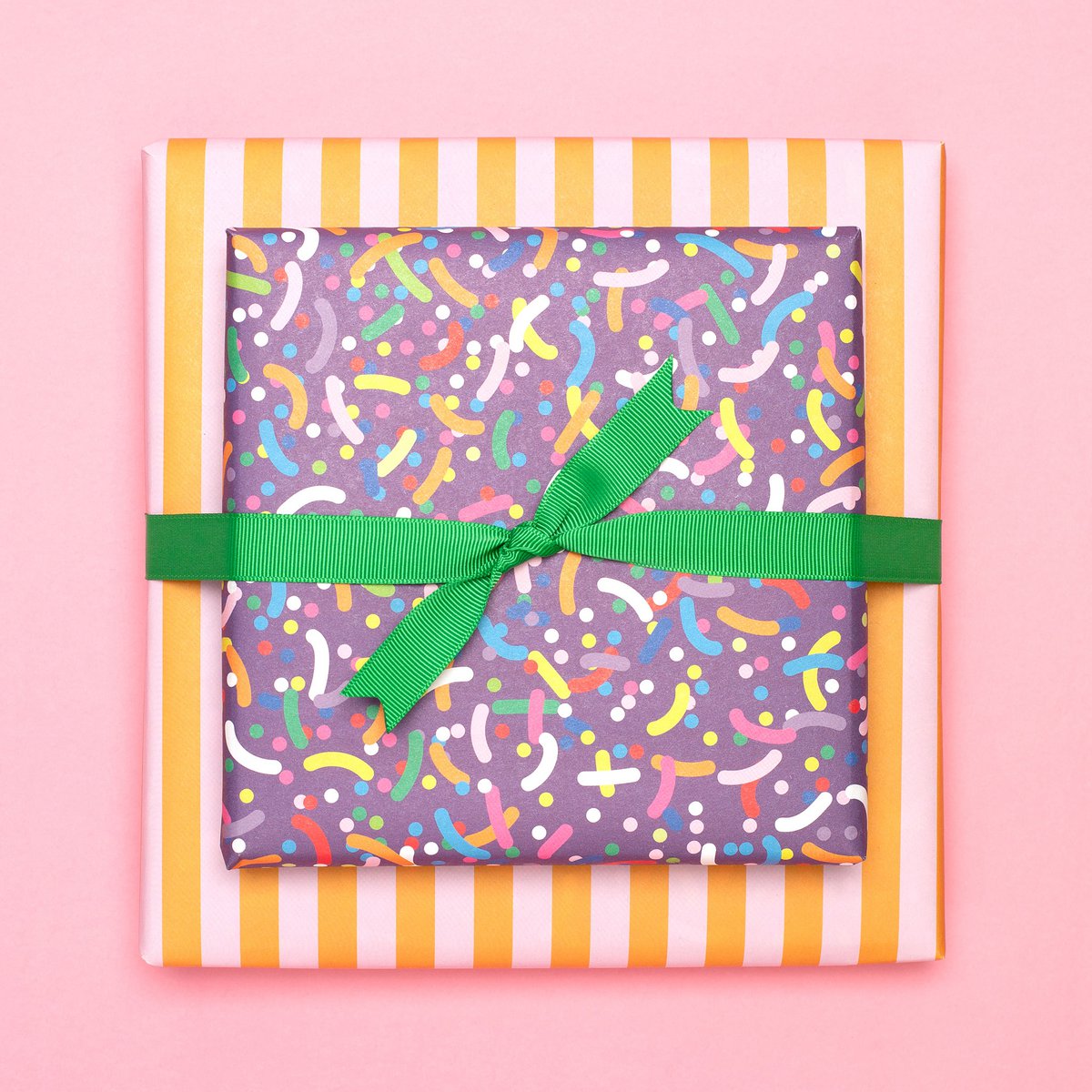 Lila Geschenkpapier Bunte Streusel - Kinder Geschenke verpacken mit Regenbogen Konfetti Papier für Geburtstagsparty und Einschulungs Geschenk, Geschenkpapier Streifen Pink Orange