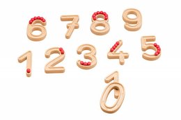 Wooden number set with digits for tracing, feeling, and linking. Made of RE-Wood®.