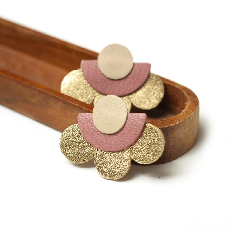 Aretes Flor grande - cuero beige oro rosa viejo