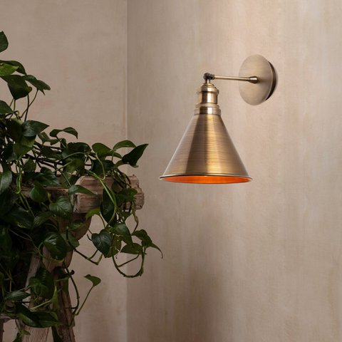 Veysel N 681 verputzte Wandlampe