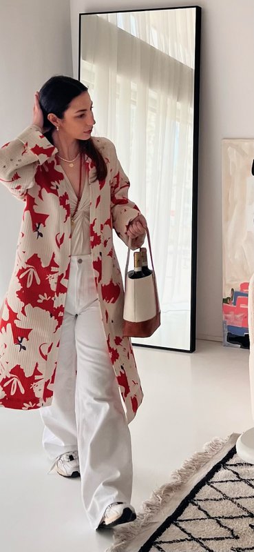 Kimono Sakura - 100% cotone con motivo contemporaneo in rosso sakura e bianco sporco, può essere utilizzato come accappatoio o per la casa ma anche come giacca