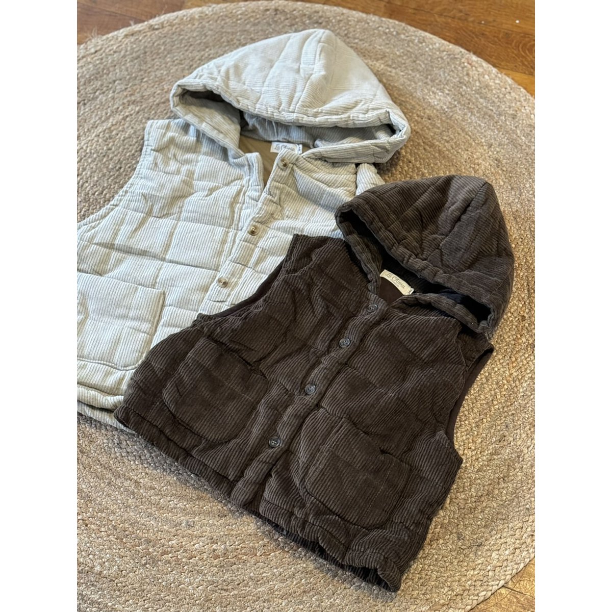 Chaleco con capucha August (unisex)