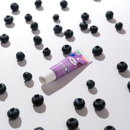 Getönter Lippenbalsam mit Blaubeeraroma, 100 % natürlich und vegan: Bulk