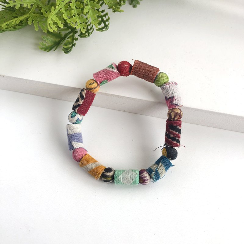 Kantha Dot Dash Armband