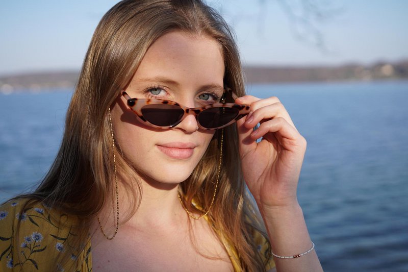 Chaine à lunettes fine dorée ARUBA