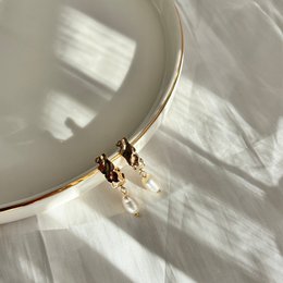 Golden Arc - Earrings with river pearl Gold plated
