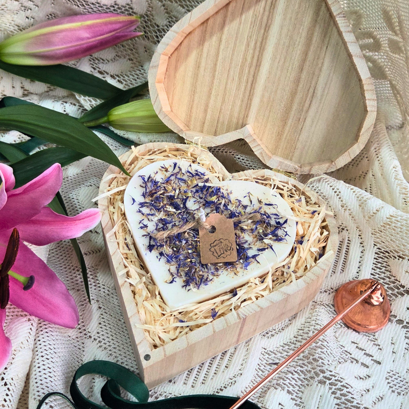 Confezione regalo cuore Grande cuore con fiori selvatici