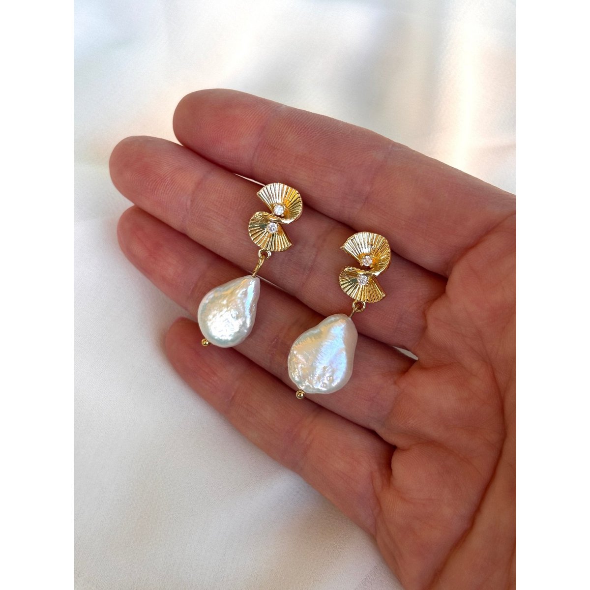 Sulia - boucles d'oreilles avec perle naturel keshi 18K plaqué d'or