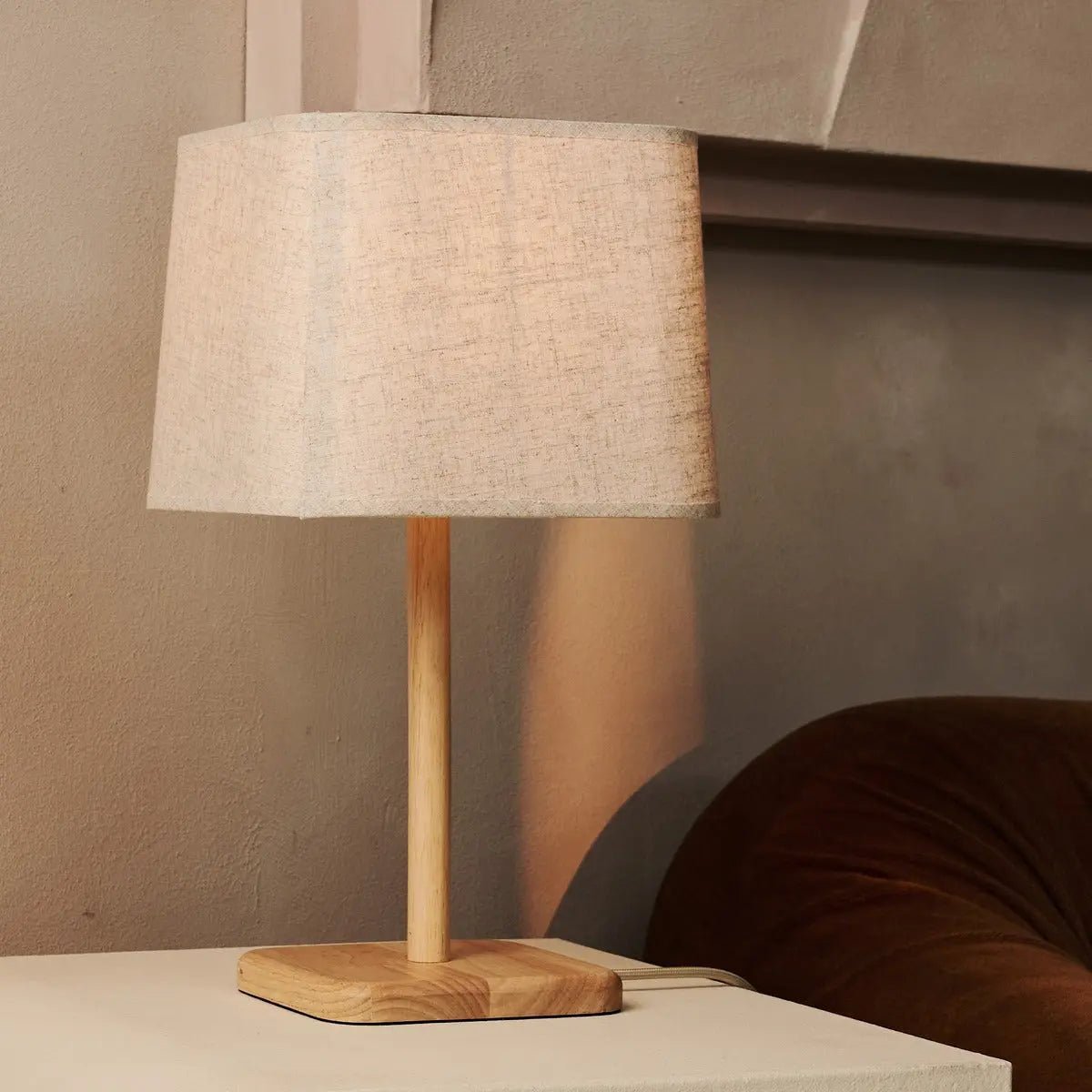 Marley Holzlampe mit beigem Schirm