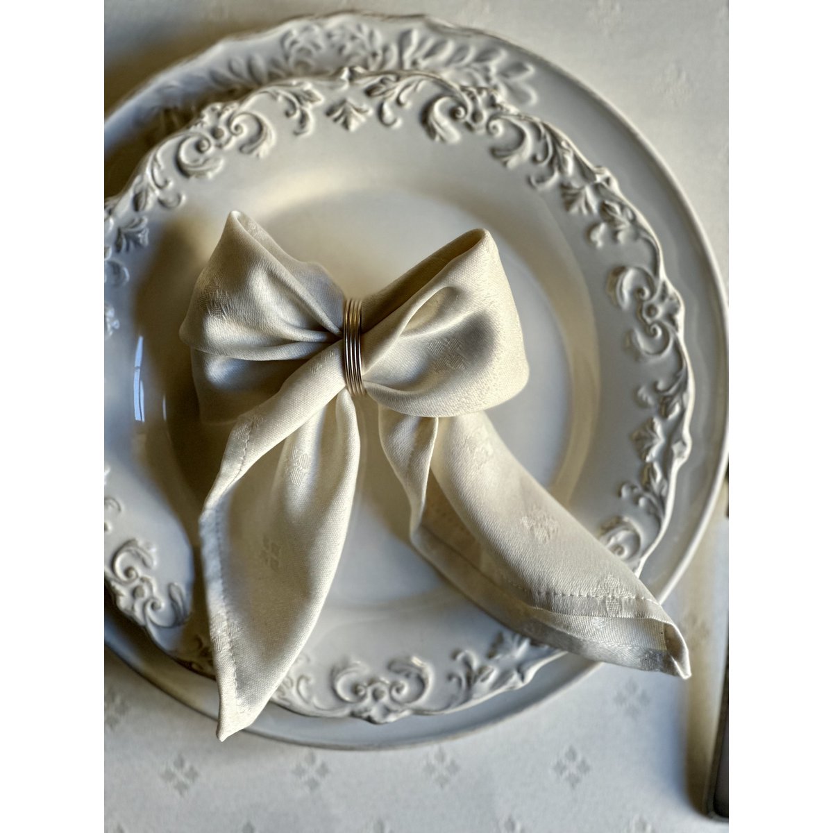 Classic napkin with an ornament | Classic Dinner