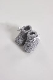 Perle strikkede baby booties med bue LC736P
