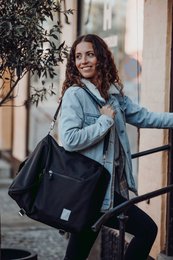 Schwarz ♻️ Wickeltasche aus recyceltem Polyester