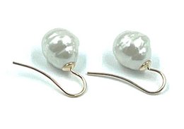 Small baroque pearl earrings, champagne color