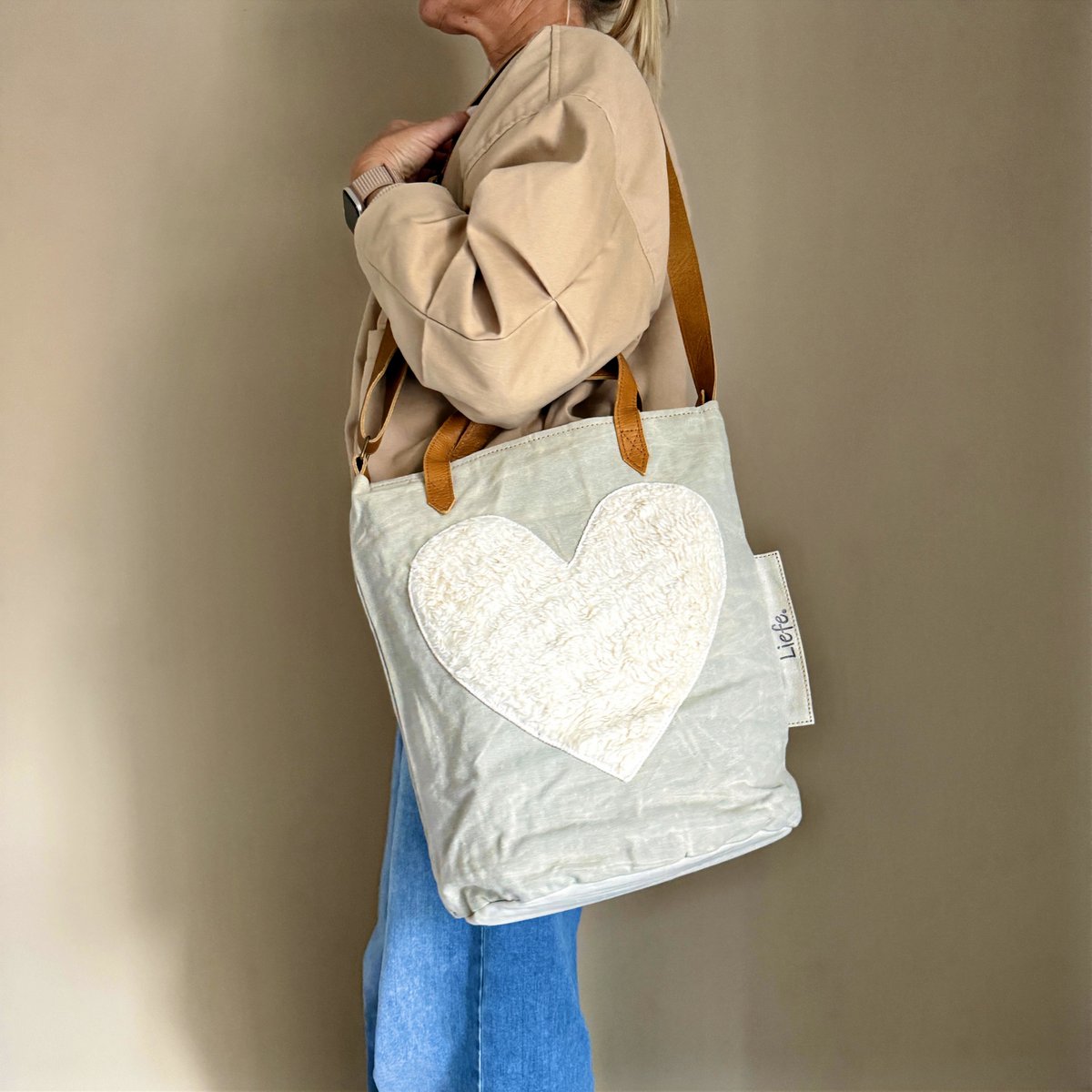 BucketBag teddy heart (vintage light canvas)