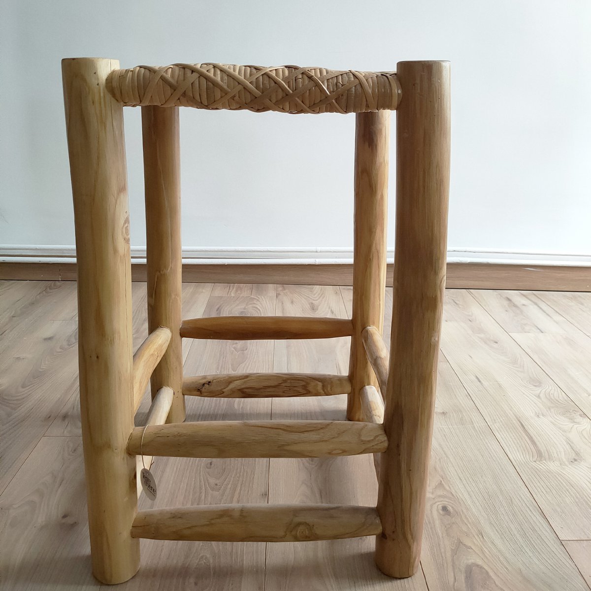 BARHOCKER AUS TEAK UND RATTAN