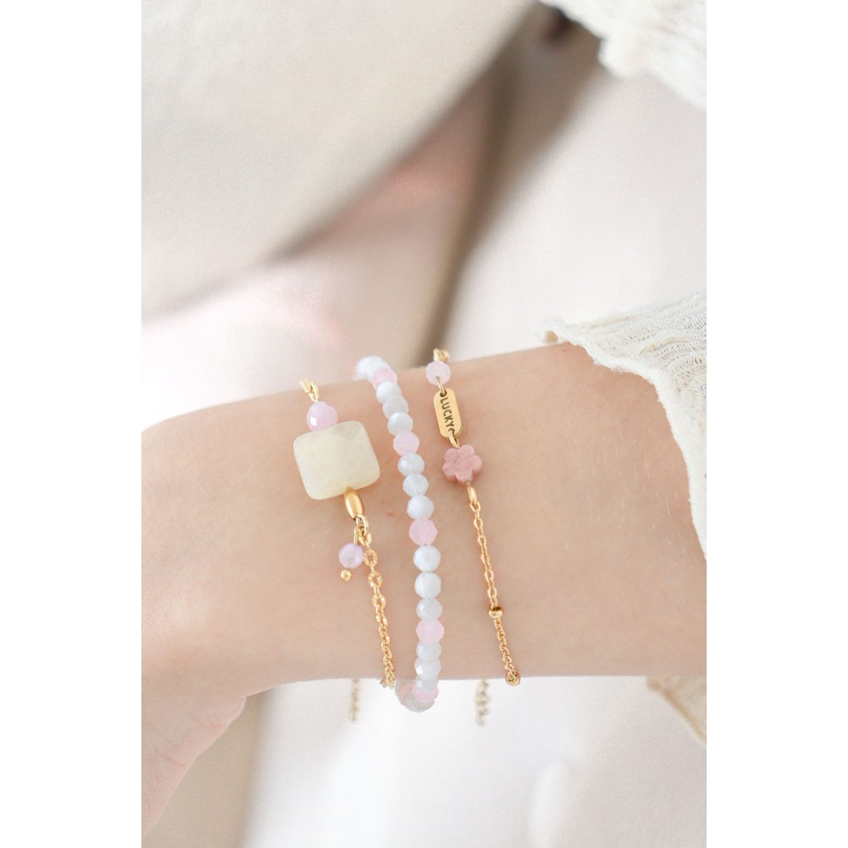 Jade- und Kunzit-Armband – Gold